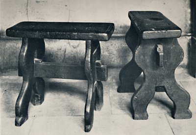 Charterhouse. Dos taburetes antiguos, ahora preservados en la biblioteca, 1925 de Unbekannt