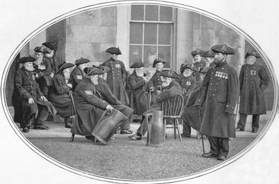 Pensionistas de Chelsea con jarras negras, Londres, c1901 de Unbekannt