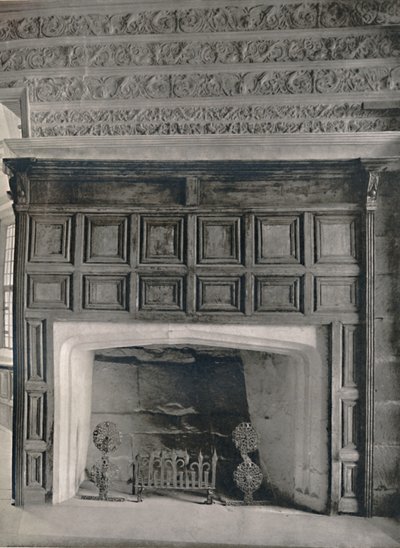 Chimenea en el Comedor, Haddon Hall, Derbyshire, 1927 de Unbekannt