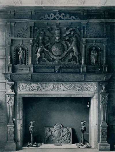 Chimenea con armas de James I, circa 1606: del antiguo palacio, Bromley-By-Bow, 1945 de Unbekannt