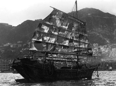 Barco chino en un puerto, siglo XX de Unbekannt