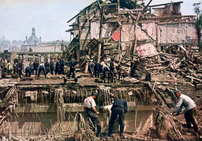 Despejando escombros, Dunkerque, Francia, 1940 de Unbekannt
