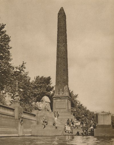 La aguja de Cleopatra tallada catorce siglos antes del nacimiento de Cleopatra, c1935 de Unbekannt