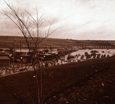 Columna de camiones, Verdún, norte de Francia, c1914-c1918 de Unbekannt