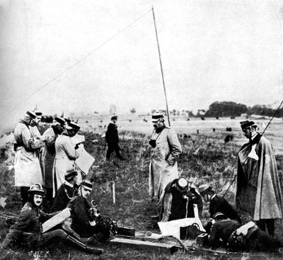 Compañía de exploradores alemanes recibiendo instrucciones telefónicas, Primera Guerra Mundial, 1914 de Unbekannt