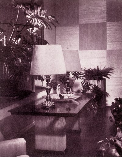 Esquina de una gran sala de estar, diseñada por Paul T. Frankl, 1949 de Unbekannt