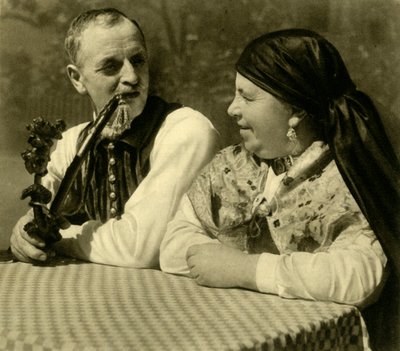 Pareja en traje tradicional, Alta Austria, c. 1935 de Unbekannt