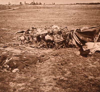 Avión estrellado, Sainte-Marie-à-Py, norte de Francia, c1914-c1918 de Unbekannt
