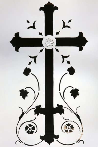 Cruz en la bóveda de una puerta blanca, París, Francia de Unbekannt
