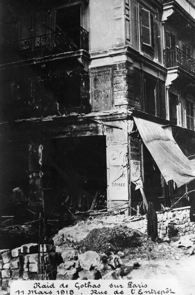 Daños tras un ataque de bombarderos Gotha alemanes, París, 11 de marzo de 1918 de Unbekannt