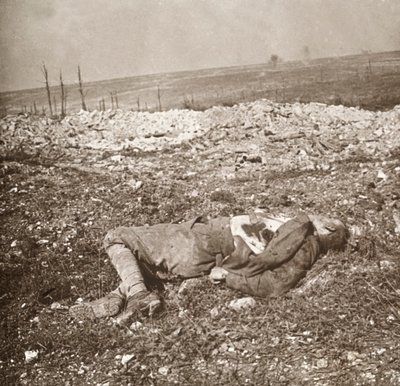 Soldado alemán muerto, Verdún, norte de Francia, c1914-c1918 de Unbekannt