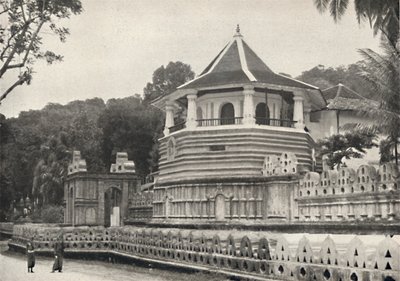 El Templo del Diente Sagrado de Buda en Kandy, 1926 de Unbekannt