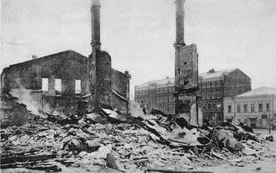 Destrucción en una calle de Moscú después de la Revolución, Rusia, diciembre de 1905 de Unbekannt
