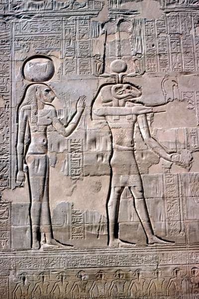 (detalle) de un relieve de Sekhmet y Knum, Templo de Khnum, Periodos Ptolemaico y Romano de Unbekannt