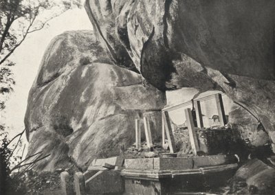 El lugar llamado Rajagirilena en las rocas de Mihintale, donde el rey Devanampiya Tissa celdas para de Unbekannt