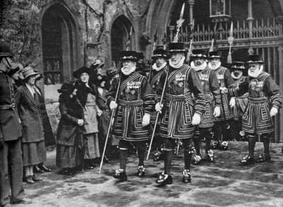 Distribución del dinero de Maundy por los guardianes de la Torre de Londres, 1926-1927 de Unbekannt