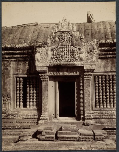 Puerta a través de un recinto interior, Angkor Wat, Camboya, c. 1880 de Unbekannt