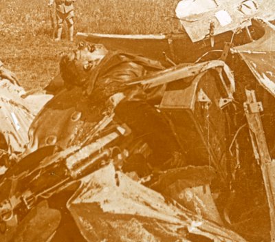 Avión alemán derribado con piloto, c1914-c1918 de Unbekannt