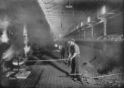 Dibujando retortas a mano, South Metropolitan Gasworks, Peckham, Londres, 1903 de Unbekannt