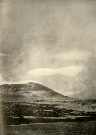 Nube de mancuerna sobre Erebus, c. 1908, 1909 de Unbekannt