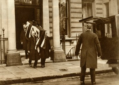 El Ataúd de Earl Haig siendo Transportado desde la Casa donde Murió, Londres, 29 de Enero de 1928 de Unbekannt
