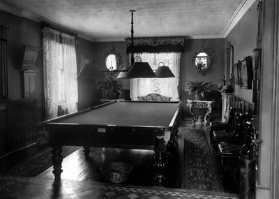 Sala eduardiana con mesa de billar, 1909 de Unbekannt