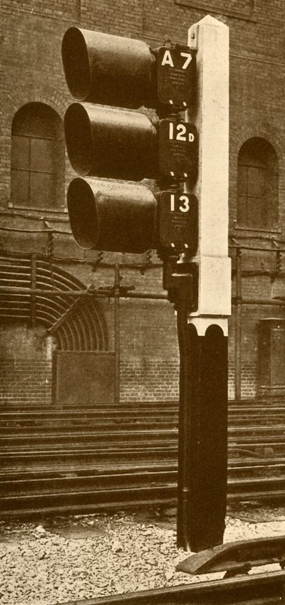 Señales de lámpara eléctrica, con sombras para uso diurno, en la estación de Baker Street, Metropolitan Railway, 193 de Unbekannt