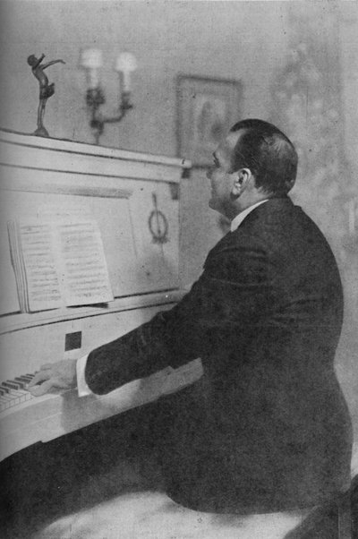 Enrico Caruso - El famoso tenor de Italia al piano, c. 1925 de Unbekannt