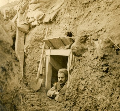 Entrada a un refugio subterráneo, c1914-c1918 de Unbekannt