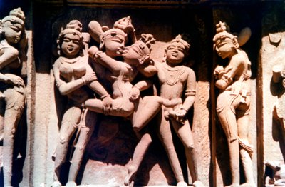 Escultura erótica, templo hindú, Khajuraho, India, 950 - 1050 de Unbekannt