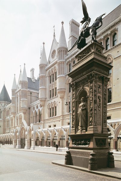 Vista exterior de la entrada de los Tribunales Reales de Justicia, Londres de Unbekannt