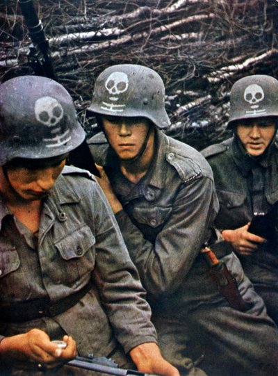 Soldados finlandeses de un regimiento de infantería, 1943 de Unbekannt