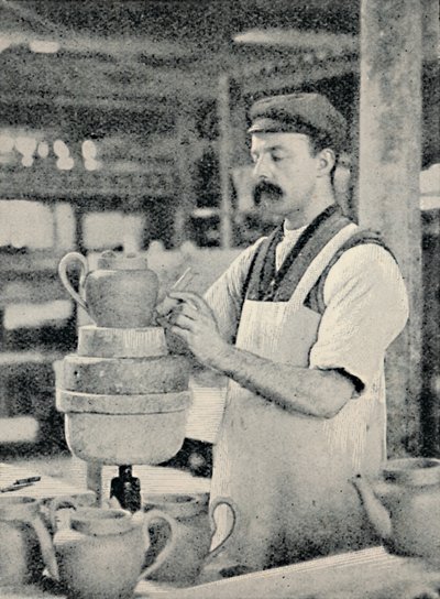 Reparando el pico de una tetera, c1917 de Unbekannt