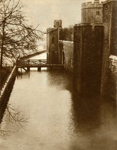 Aguas de inundación en el foso de la Torre de Londres, 1928, 1935 de Unbekannt
