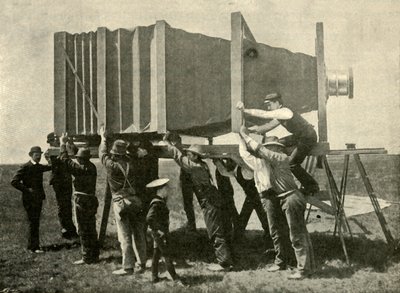 Enfocando la Cámara Gigante para el Trabajo, 1901 de Unbekannt