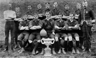 Equipo de fútbol del 1er Regimiento Real de Escocia Lothian, 1896 de Unbekannt