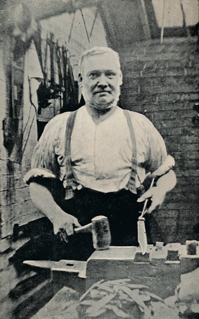 Forjando una hoja, c. 1917 de Unbekannt