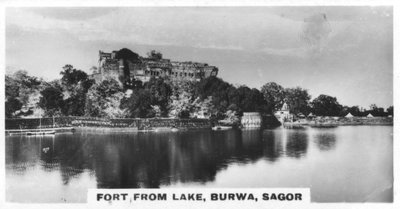 Fuerte desde el lago, Burwa, Sagor, India, c1925 de Unbekannt