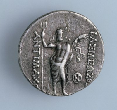 Pieza de cuatro dracmas, reverso que representa al dios griego Poseidón representando al dios indio Siva con tridente, del Reino Griego de Bactria, siglo II a.C. de Unbekannt