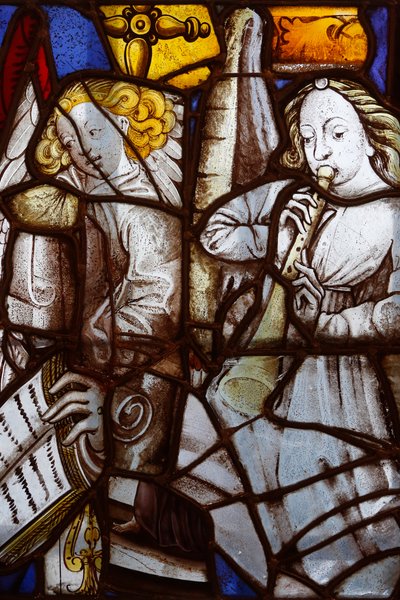 Francia, Ile-de-France, París: Fragmentos de vidrieras de la iglesia de Saint Séverin del siglo XV y XVI, Ángeles músicos, Museo Carnavalet en París de Unbekannt