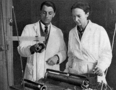 Frédéric Joliot e Irène Joliot-Curie, científicos franceses, 1935 de Unbekannt