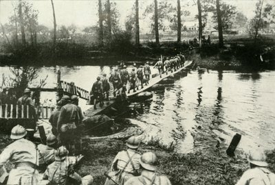 Tropas francesas cruzando un río, 1919 de Unbekannt