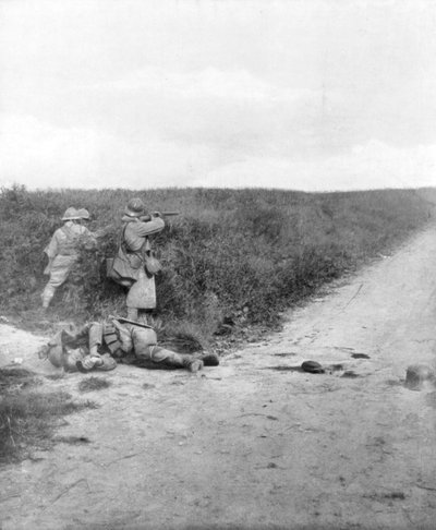 Ametralladores franceses barriendo una carretera, Courcelles, sureste de Montdidier, Francia, 9 de junio de 1918 de Unbekannt