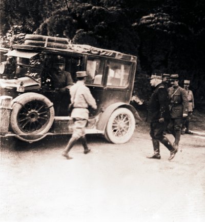Oficiales franceses y vehículo, c1914-c1918 de Unbekannt