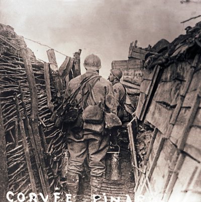 Soldados franceses en servicio de cocina en una trinchera, c1914-c1918 de Unbekannt