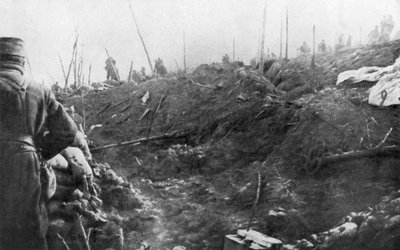 Tropas francesas preparándose para un contraataque alemán, cresta de Eparges, cerca de Verdún, Francia, agosto de 1915 de Unbekannt
