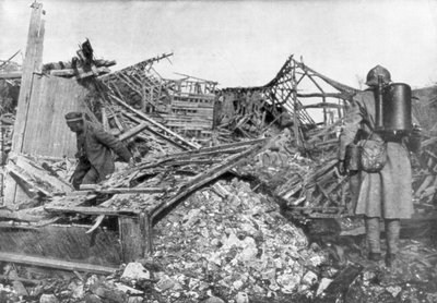 Tropas francesas usando lanzallamas para expulsar a los alemanes de sus refugios, Cantigny, Francia, 1918 de Unbekannt