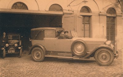 Garaje en la Embajada de Cuba en Bruselas, Bélgica, 1927 de Unbekannt