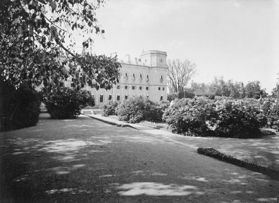 Jardín junto a la Plaza del Arsenal del Palacio de Gatchina de Unbekannt