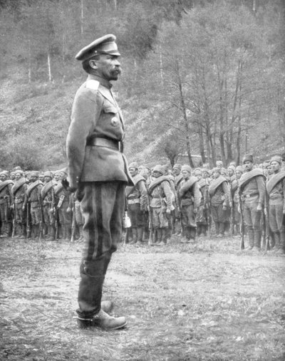 El General Kornilov inspeccionando tropas rusas, 1 de julio de 1917 de Unbekannt